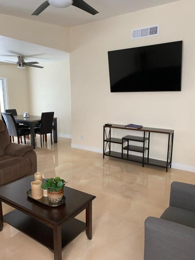 Newly Remodeled Family Friendly 3B/2B House Villa Henderson Bagian luar foto